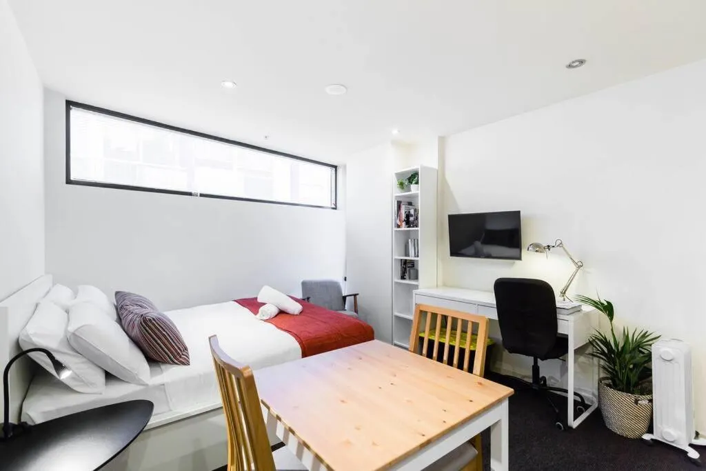 Simple on Swanston – A Central Student Accom Studio — 5