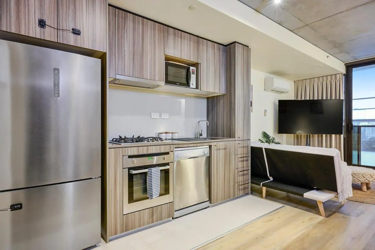 Singers Lane Urban Retreat – Queen VIC Market Home — 4