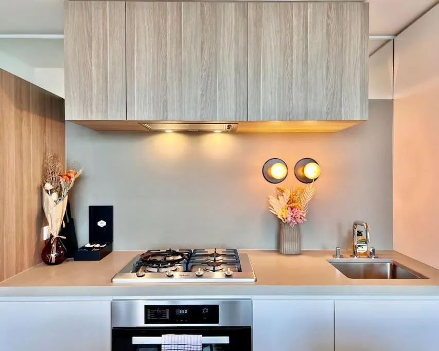 Sky High 2 Bedrooms Apt (1 Queen + 2 Singles) — 4