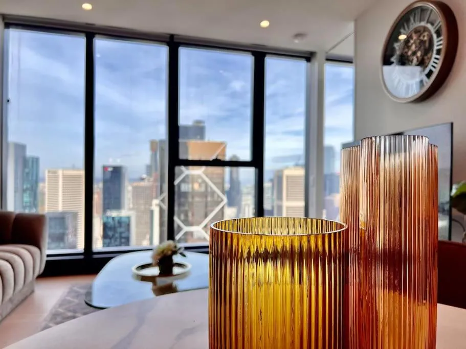 Sky High 2 Bedrooms Apt (1 Queen + 2 Singles) — 5
