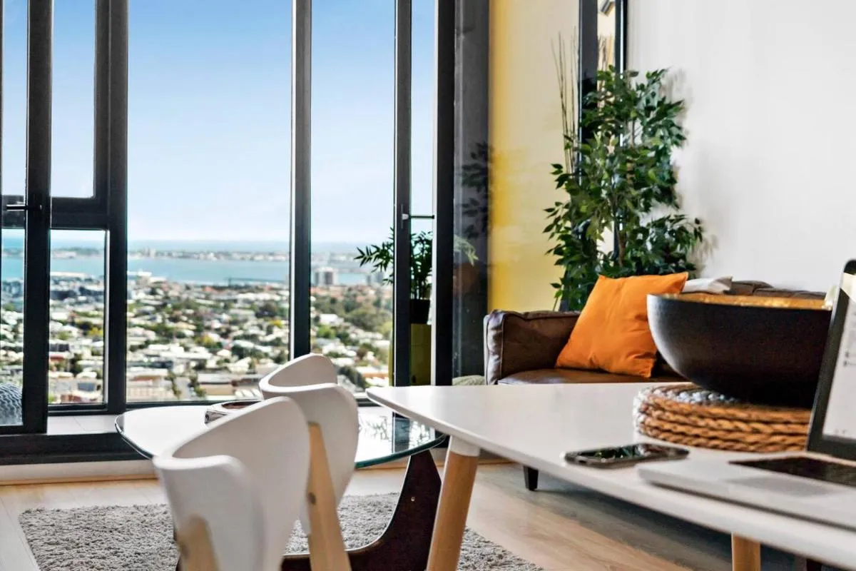Sky High at Southbank – Sprawling Views and Free Parking — 4