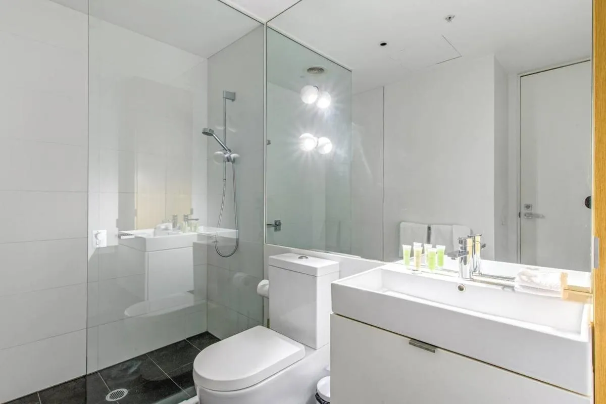 Skyhigh’s Edge – City View Serenity by St Kilda Rd — 3