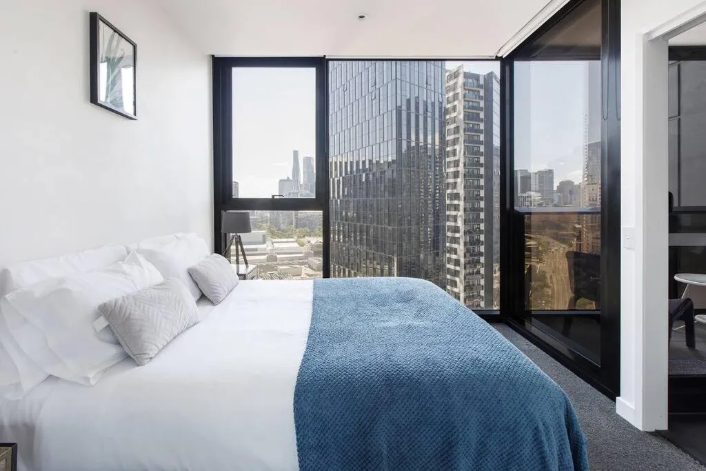 ‘Skyscape 22’ City-fringe Retreat Moments from CBD