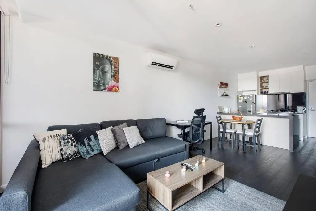 ‘Skyscape 22’ City-fringe Retreat Moments from CBD — 5