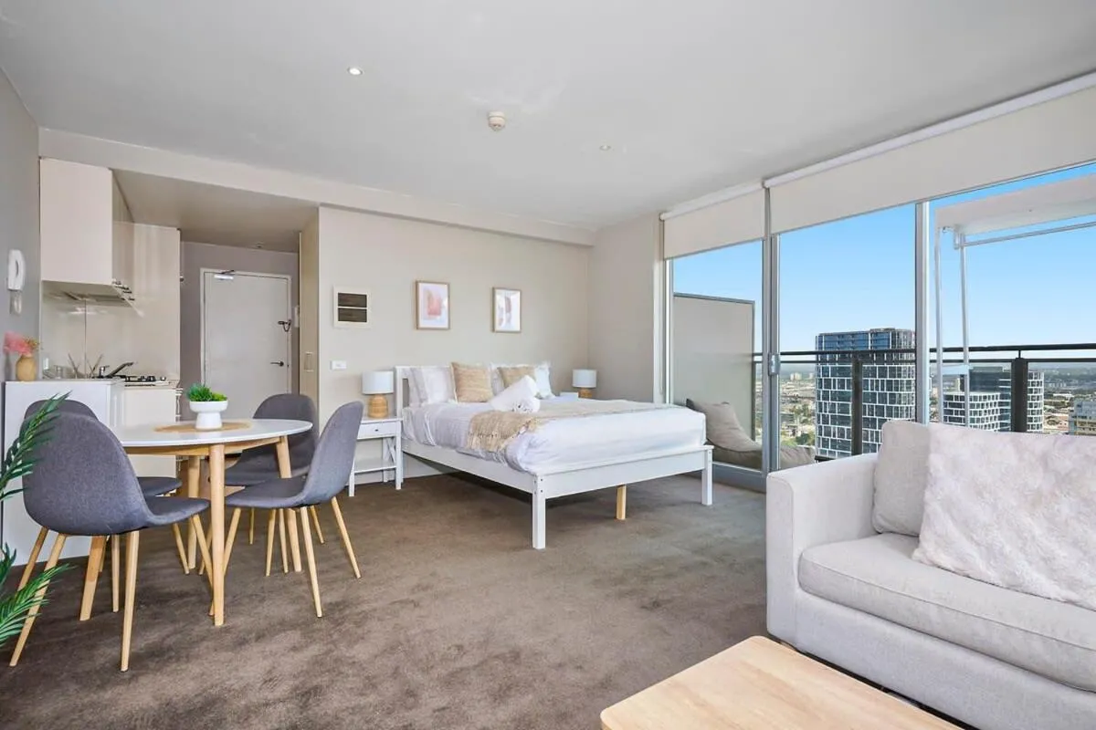 Sleek and Stylish Studio Apartment on Spencer — 2