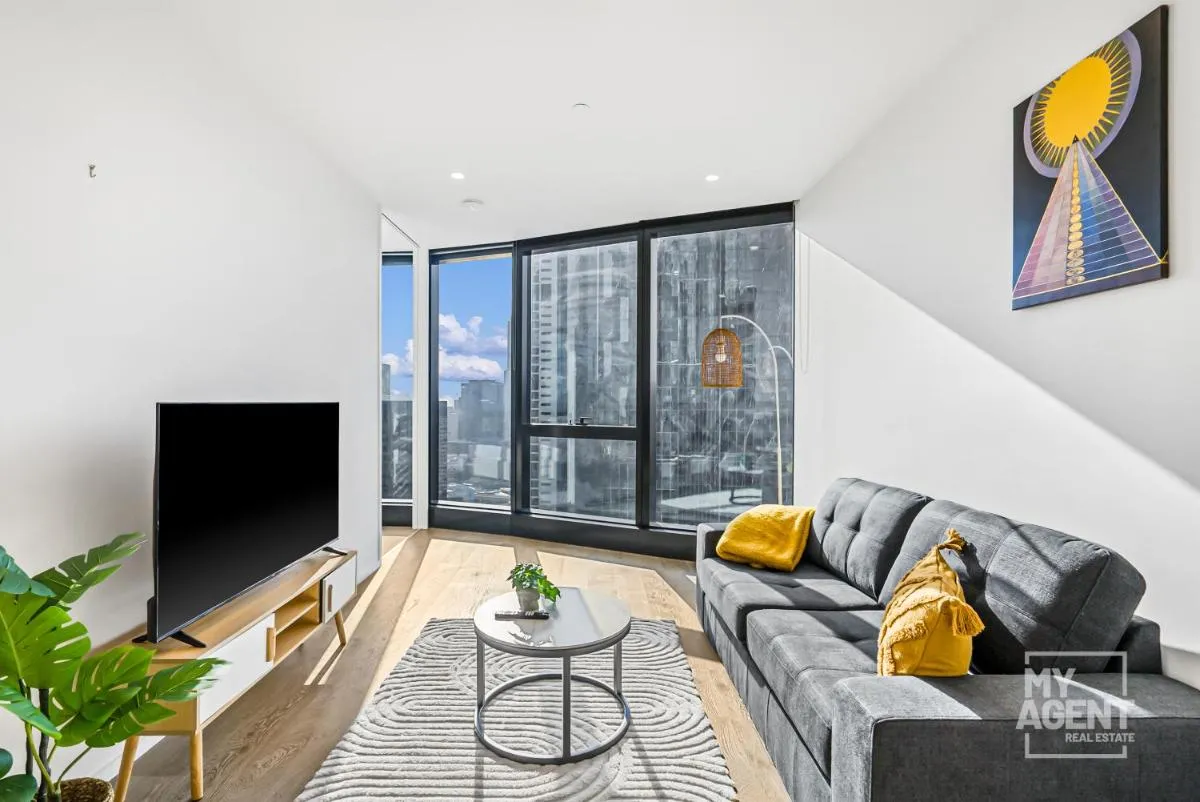 Sleep in the Clouds Level 30 Aus 108 – sleeps 6 — 5