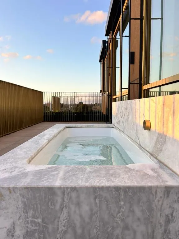 Soho Penthouse – City View with Outdoor Bath