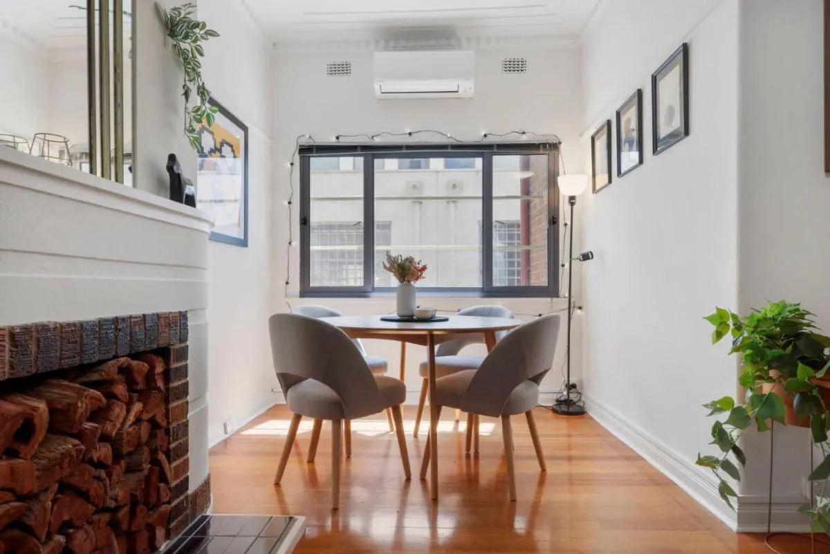 Sophisticated East Melbourne Retreat — 2