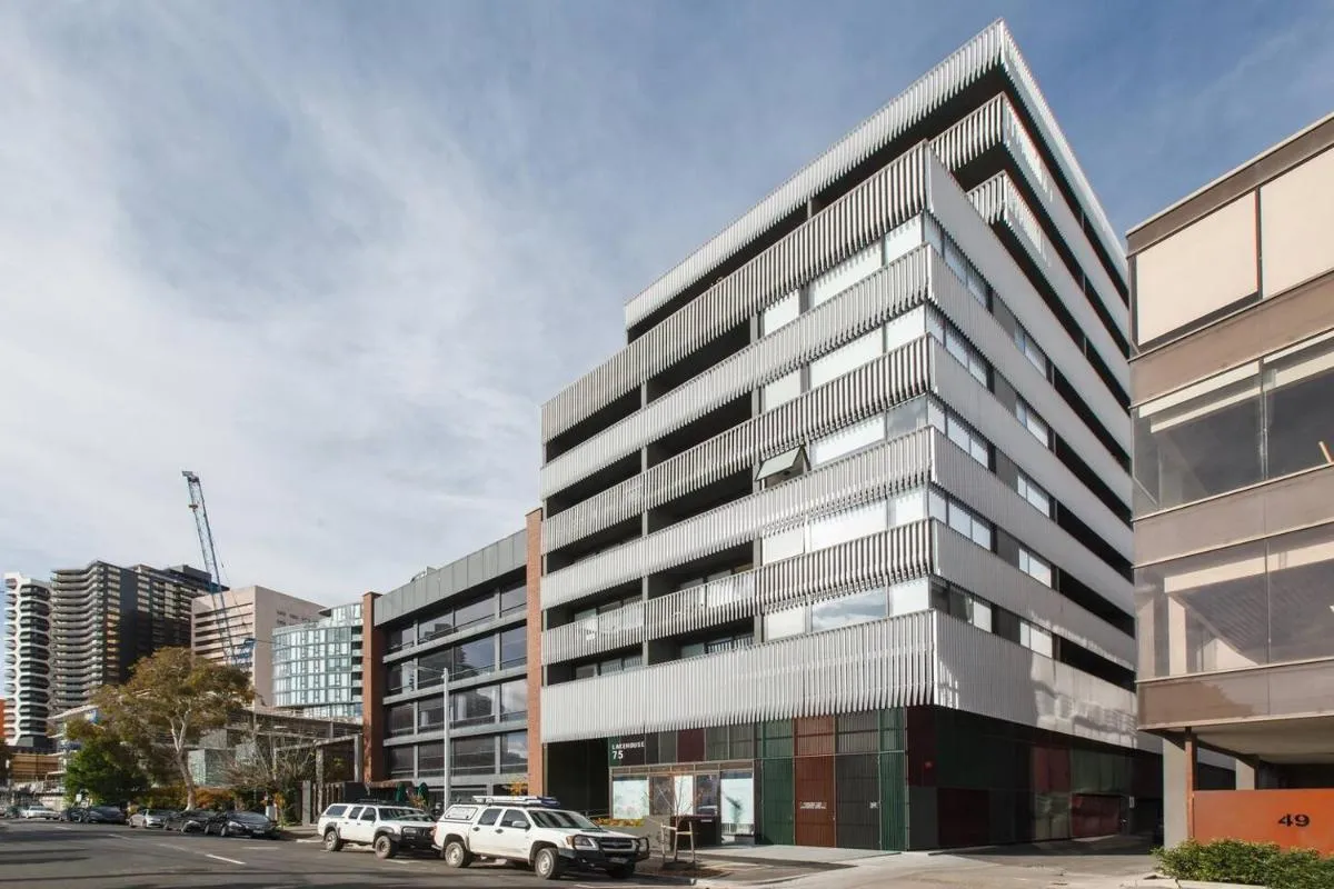 South Melbourne Hidden Gem near Albert Park Lake — 5