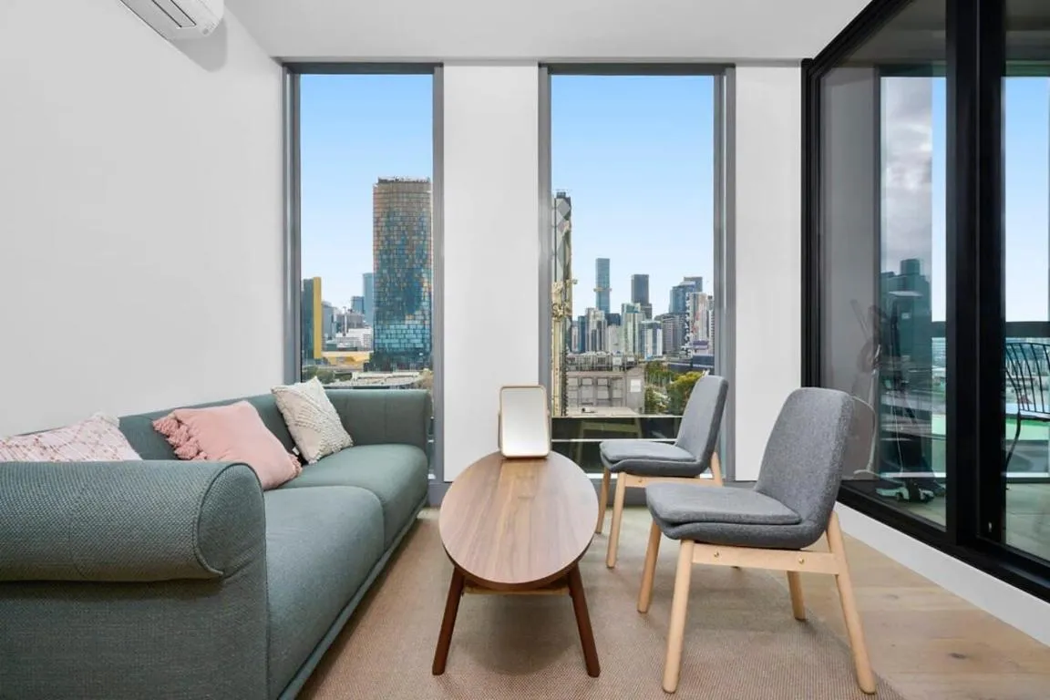 South Melbourne Oasis – Best City views!