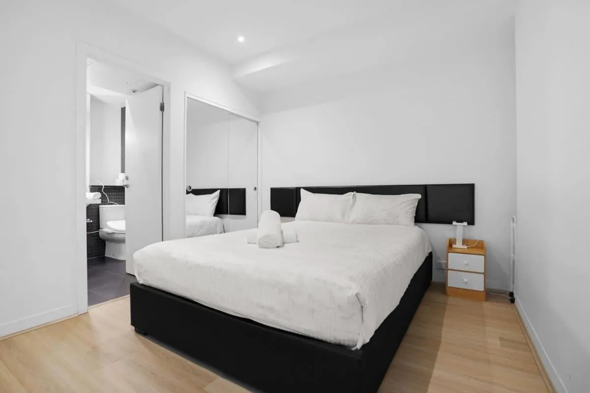 South Yarra Apartment – Stunning one bedroom secure and cozy Apt — 2