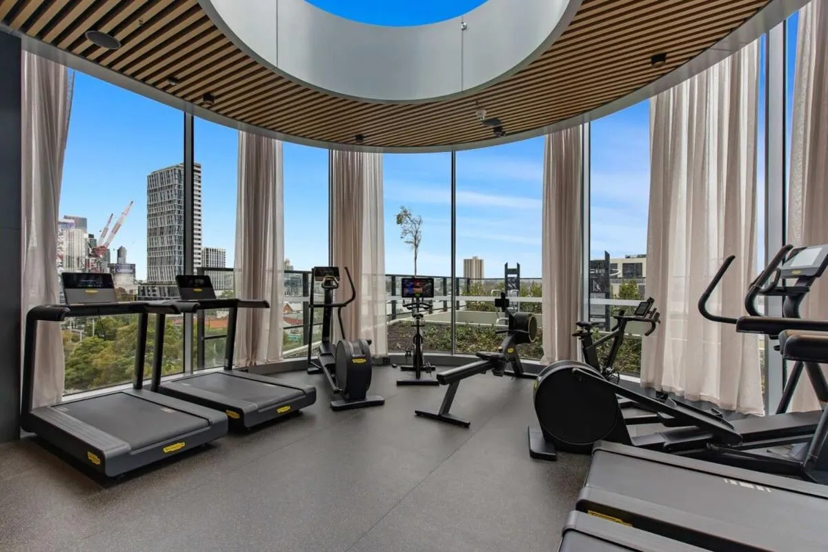 Southbank 1-Bed Resort with Study, Pool and Gym — 5