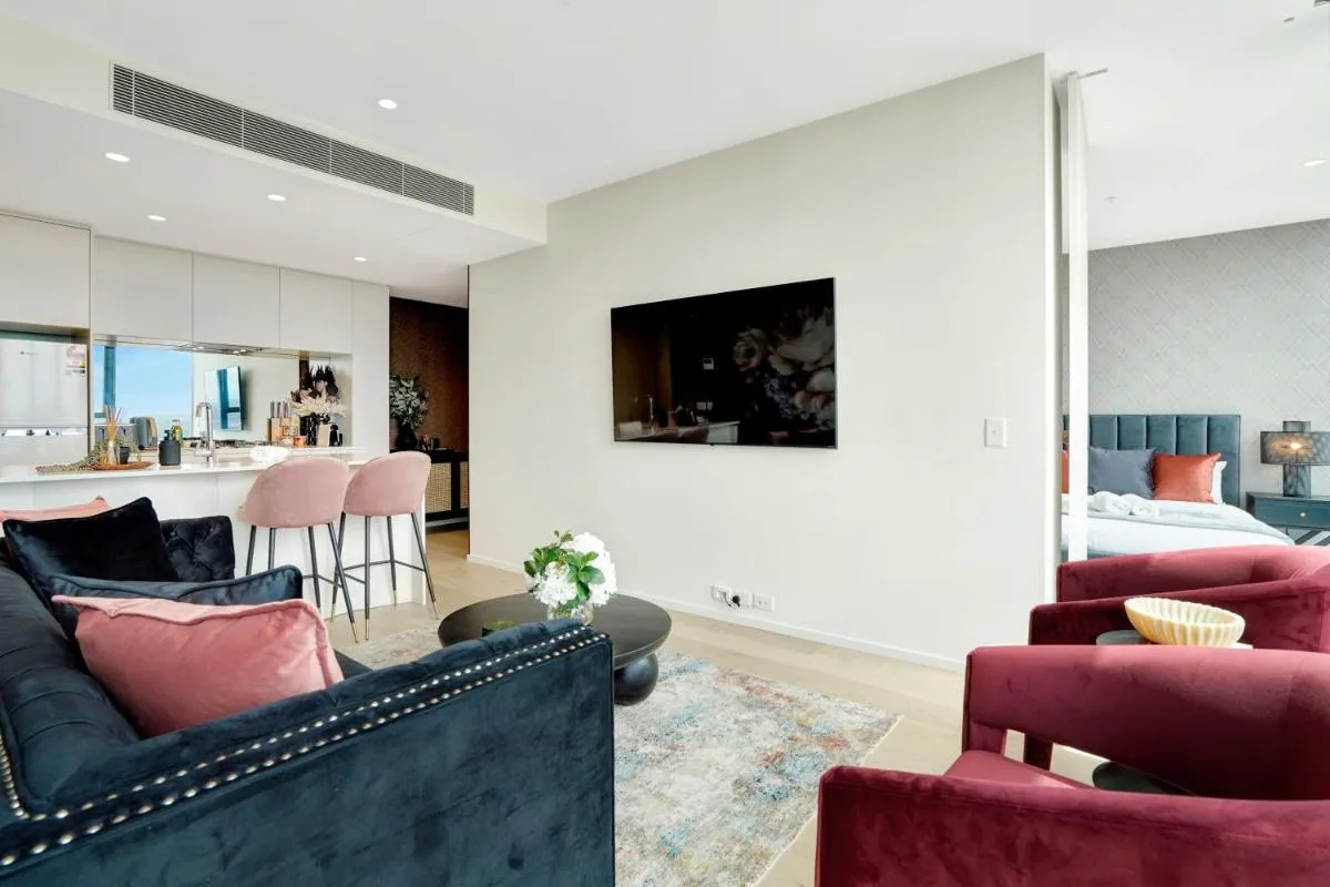 Southbank Elegance — 3