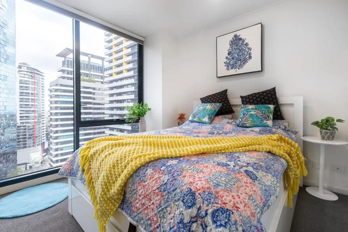 Southbank Splendour – A Sky High Stay with Parking