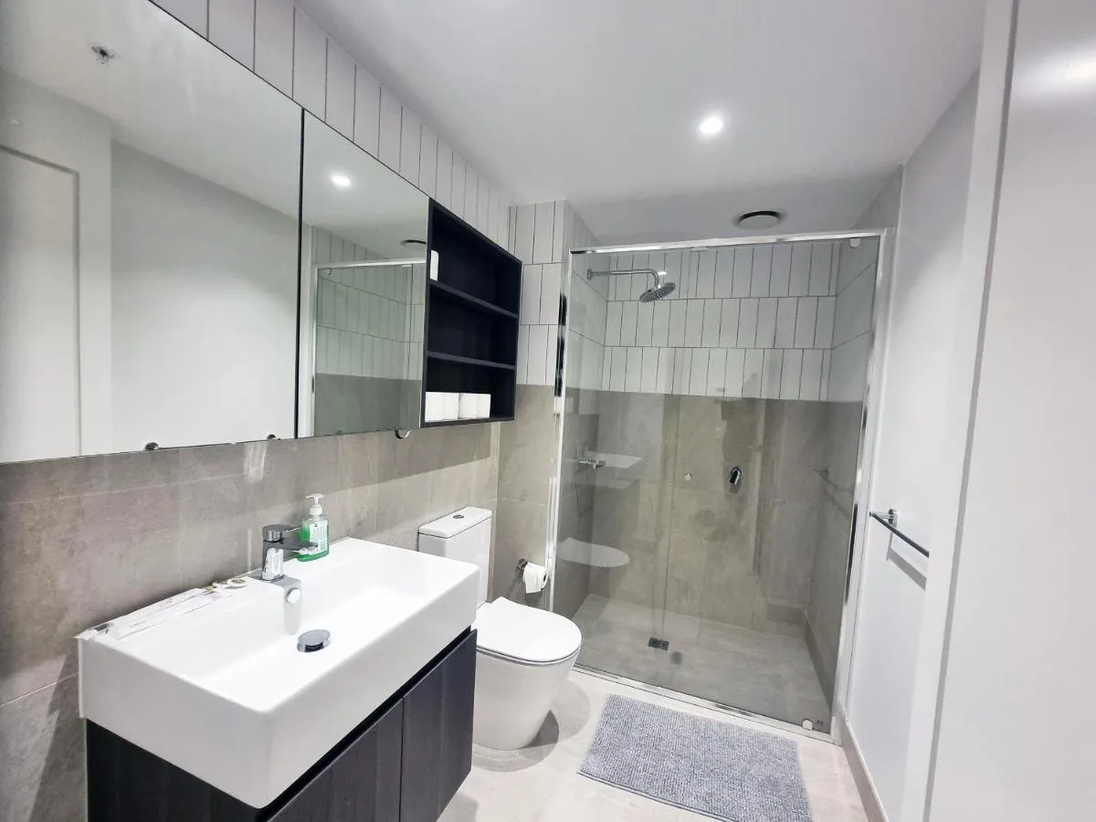 Southbank modern apartment — 3