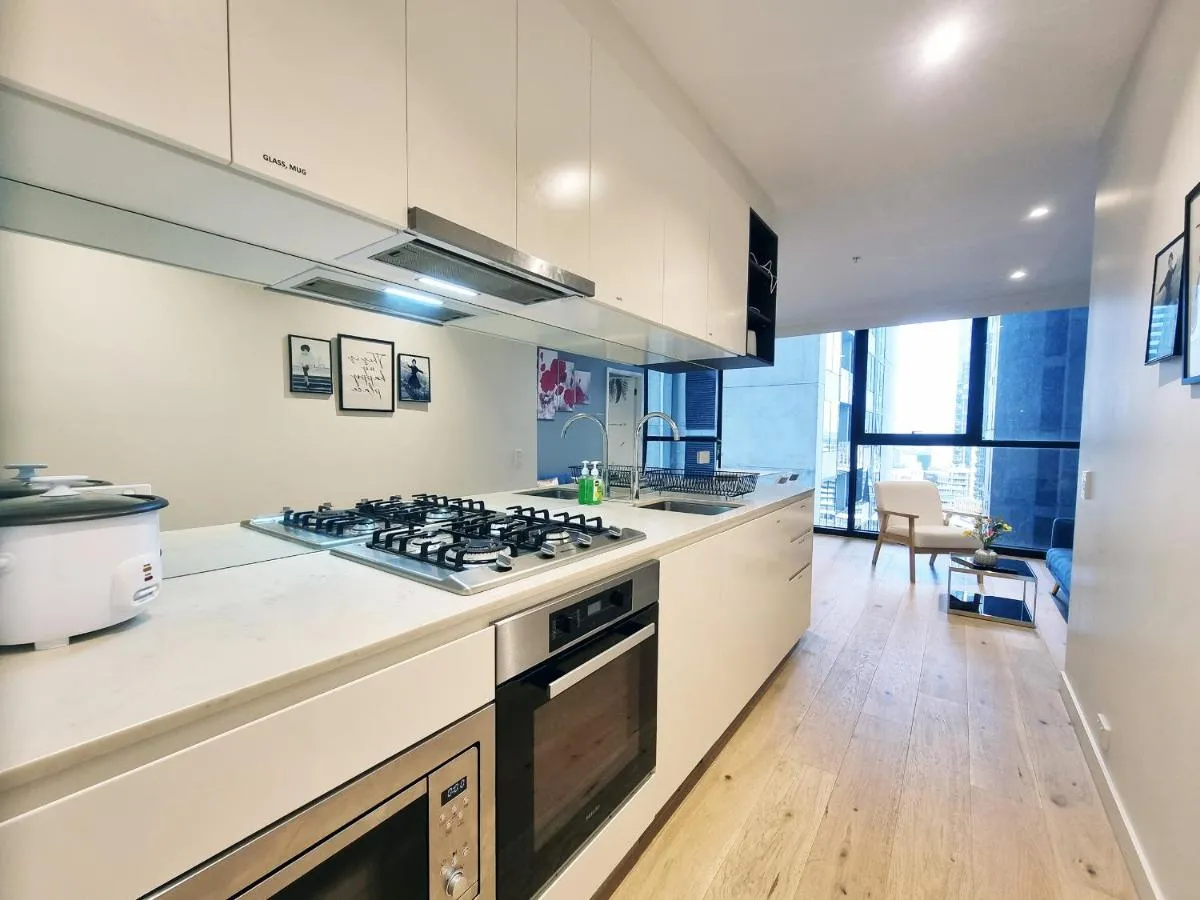Southbank modern apartment — 5