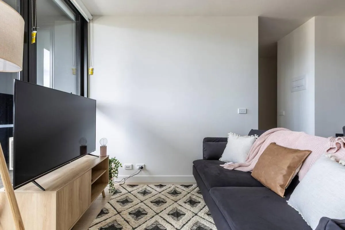 Southside Contemporary – Balcony Stay with City Views — 5