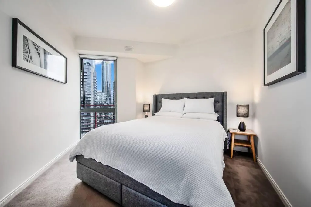 Spacious 1 bedroom apartment close to Crown — 2