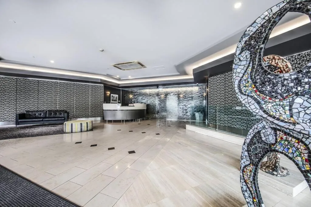 Spacious 1 bedroom apartment close to Crown — 5