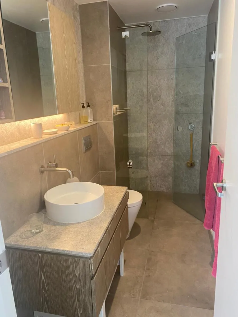 Spacious 2 bed apartment, great location — 3