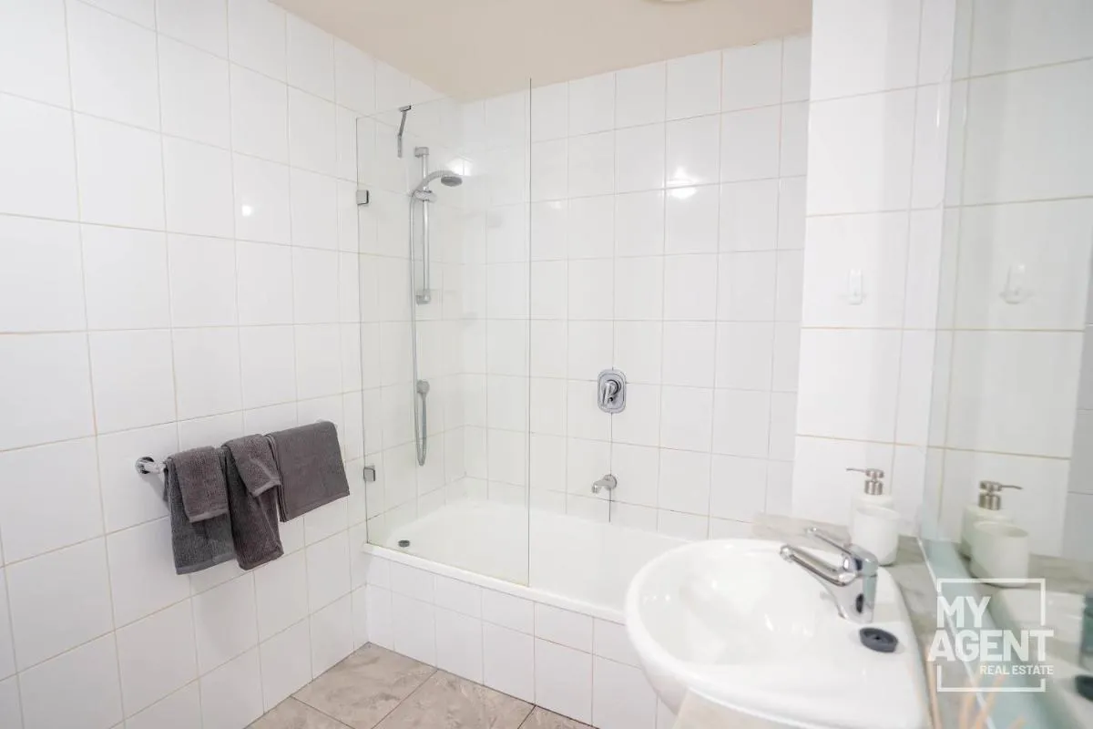Spacious Apartment in Southbank – Sleeps 6 — 3
