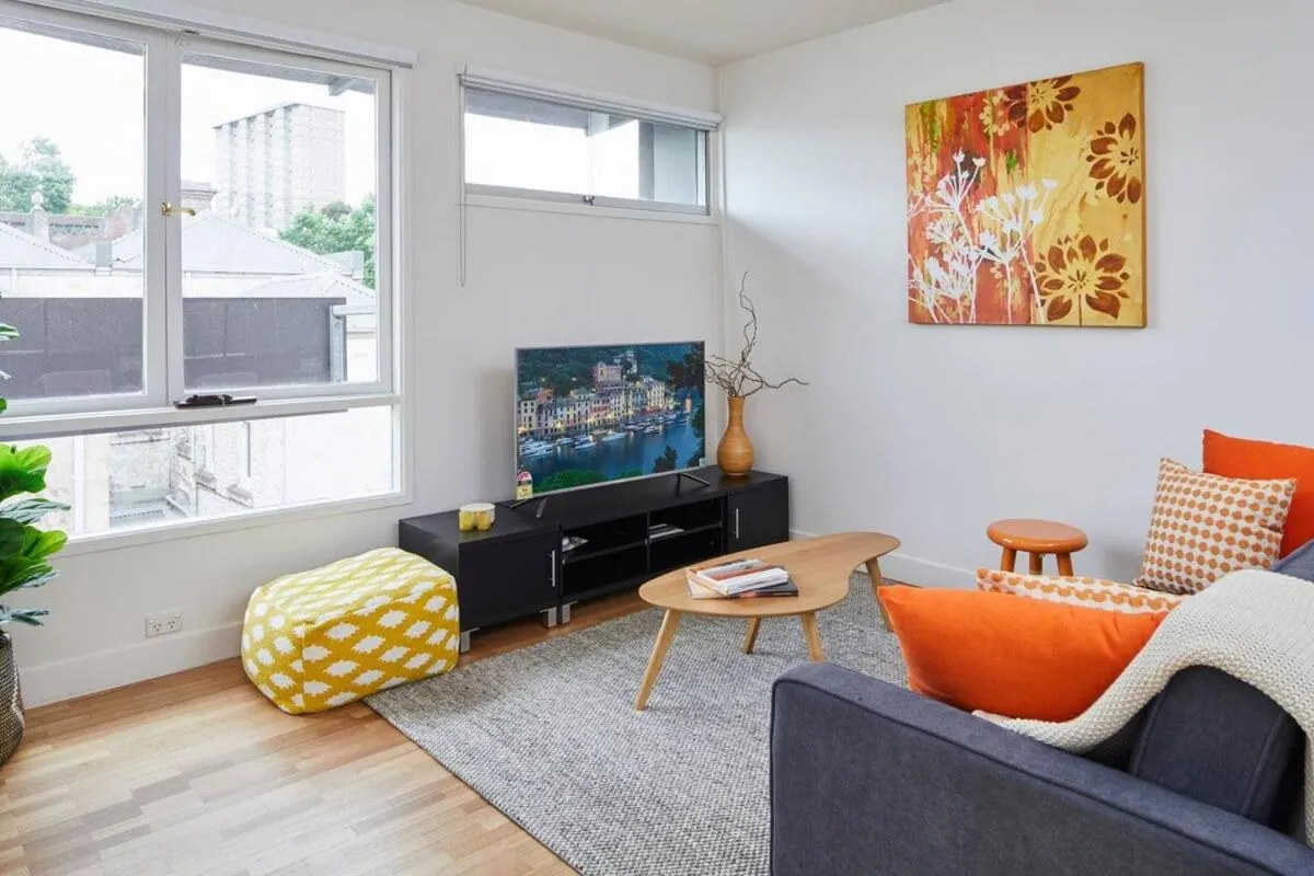 Spacious Carlton 1 bedroom Apt With Secure Parking — 5