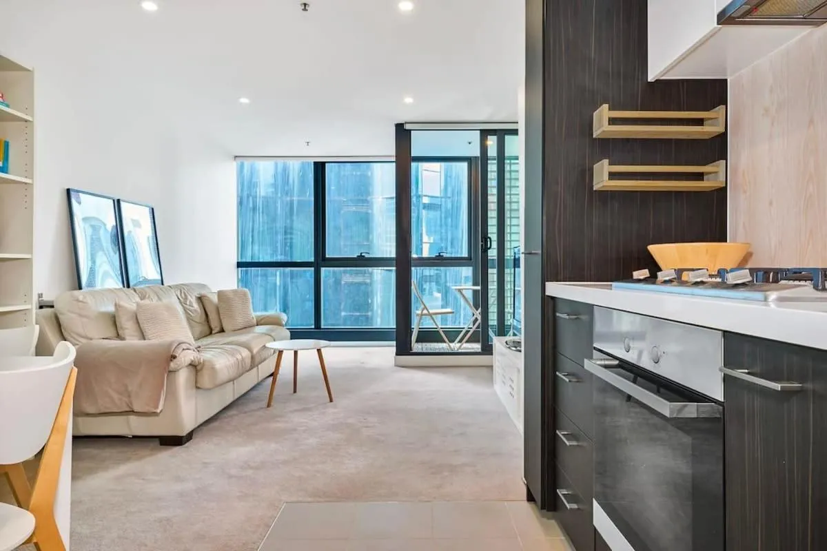 Spacious City Stay – Free Tram Zone — 5