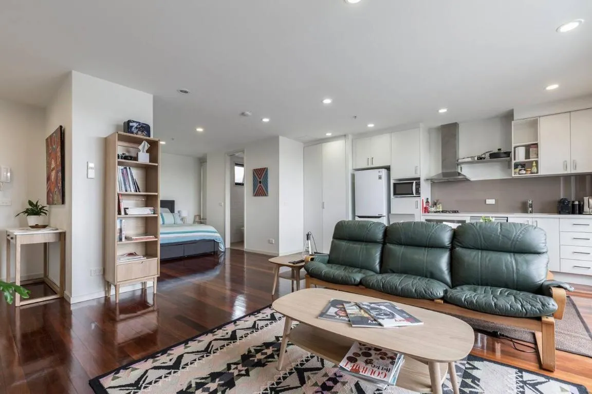 Spacious Studio with Balcony in Eclectic Brunswick