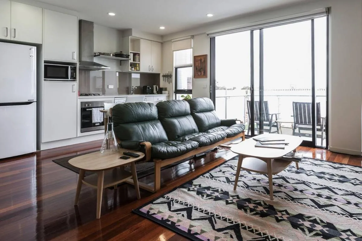Spacious Studio with Balcony in Eclectic Brunswick — 5