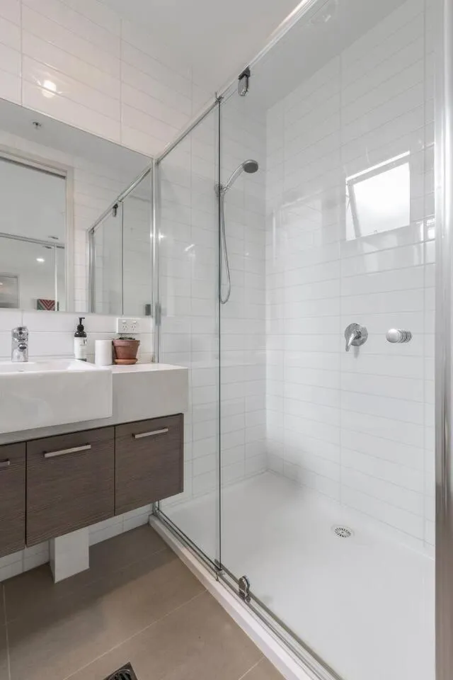 Spacious Studio with Balcony in Eclectic Brunswick — 4