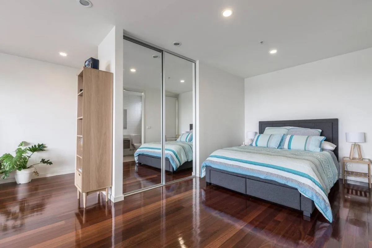 Spacious Studio with Balcony in Eclectic Brunswick — 2