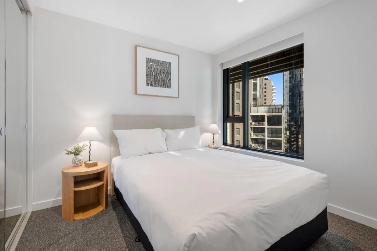 Spectacular 2-Bed with Amenities & Sky-High Views — 2