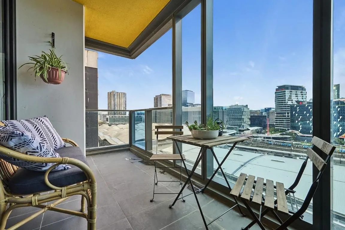 Spencer St Serenity Chic Urban Escape in the CBD