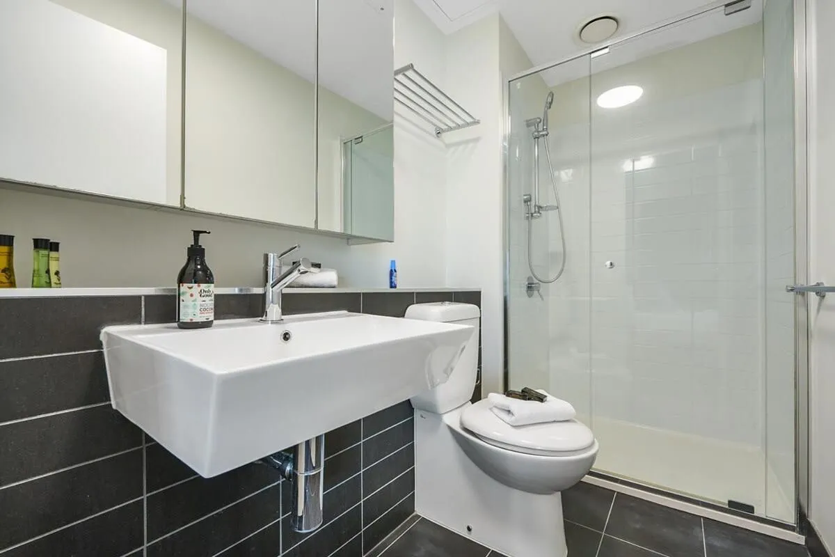 Spencer St Serenity Chic Urban Escape in the CBD — 3