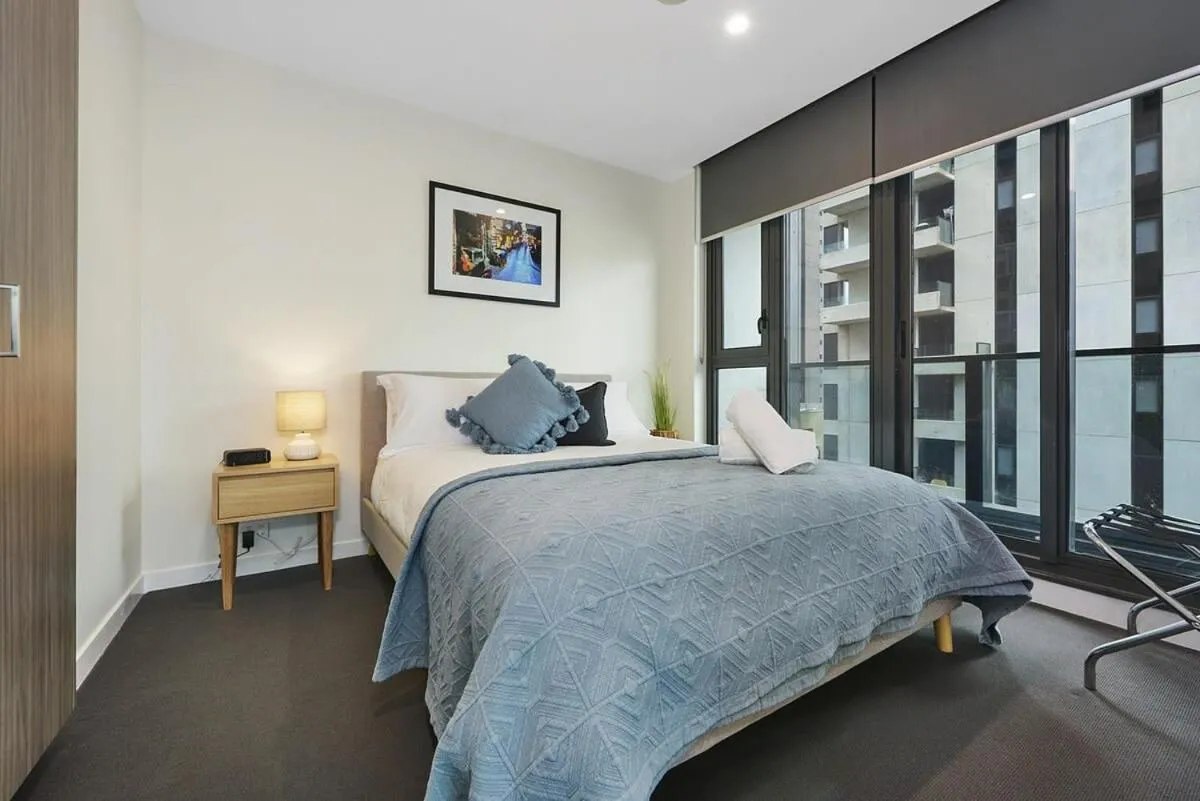 Spencer St Serenity Chic Urban Escape in the CBD — 2