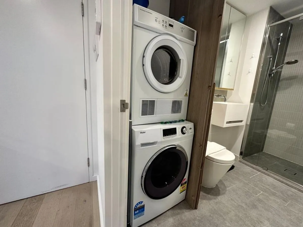 Splendid High Level 2br Cbd Pool Gym Wi-fi — 3