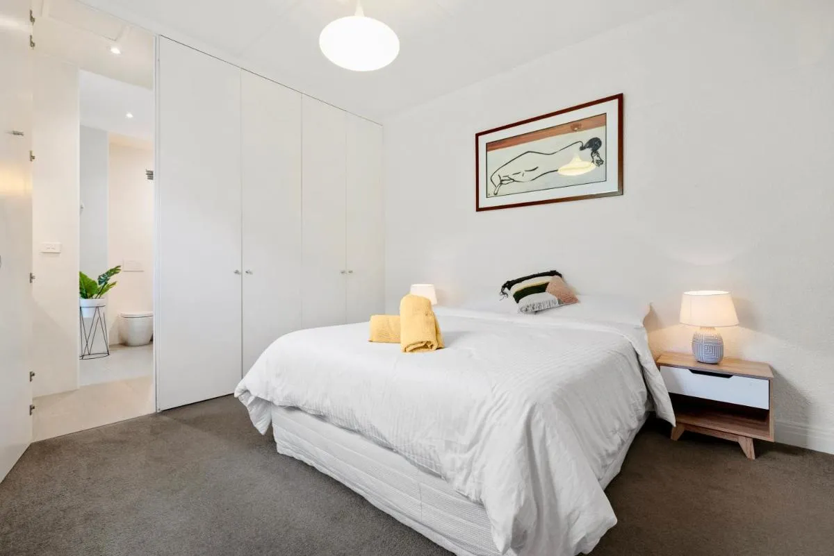 St Kilda Style – Stunning 3 Bedroom House — 2