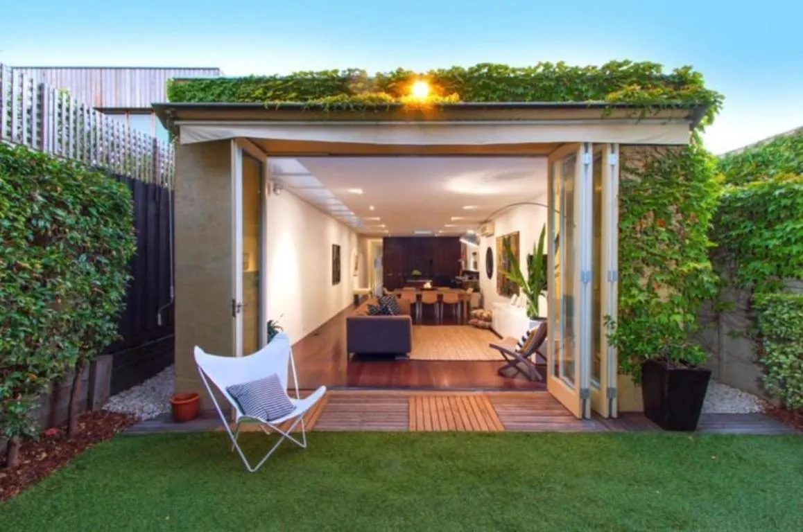 St Kilda Style – Stunning 3 Bedroom House