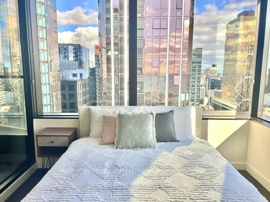 Stunning 2-Bed Apartment with Panoramic CBD Views
