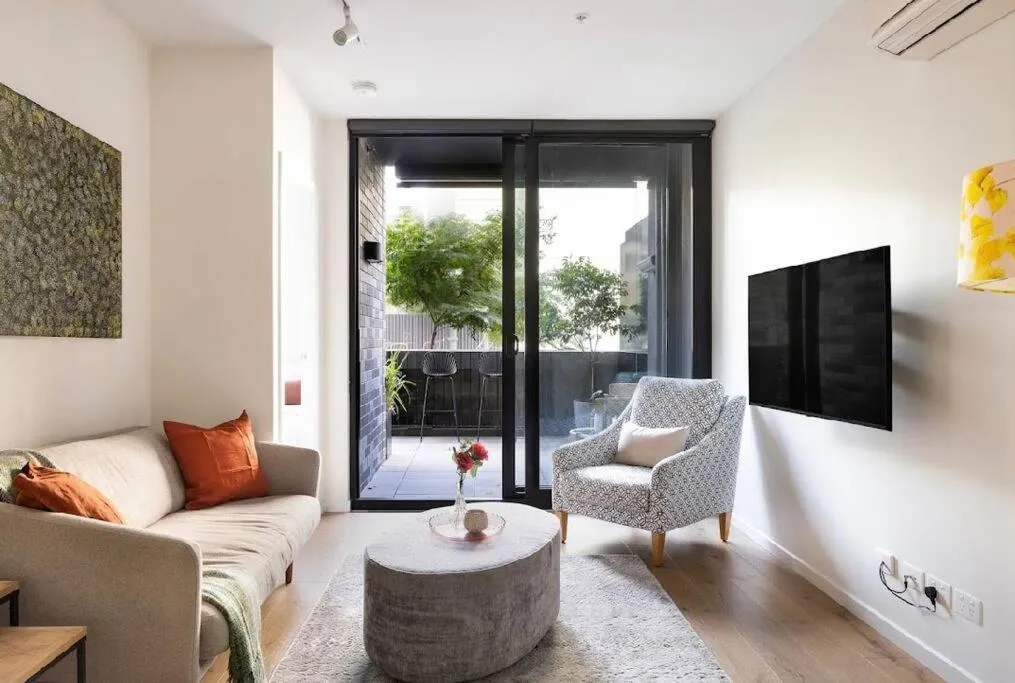 Stunning 2 bed Carlton terrace apartment & carpark — 5