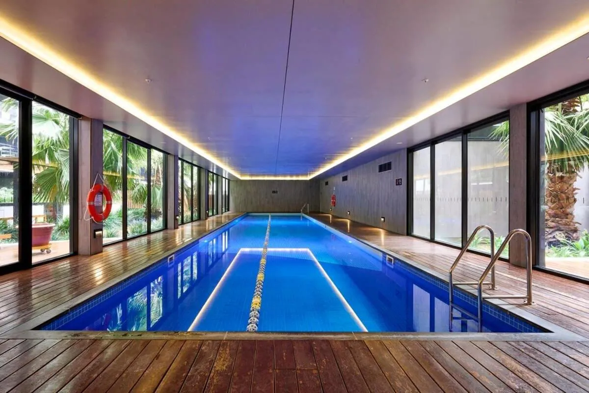 Stunning CBD Views + Free Parking — 4