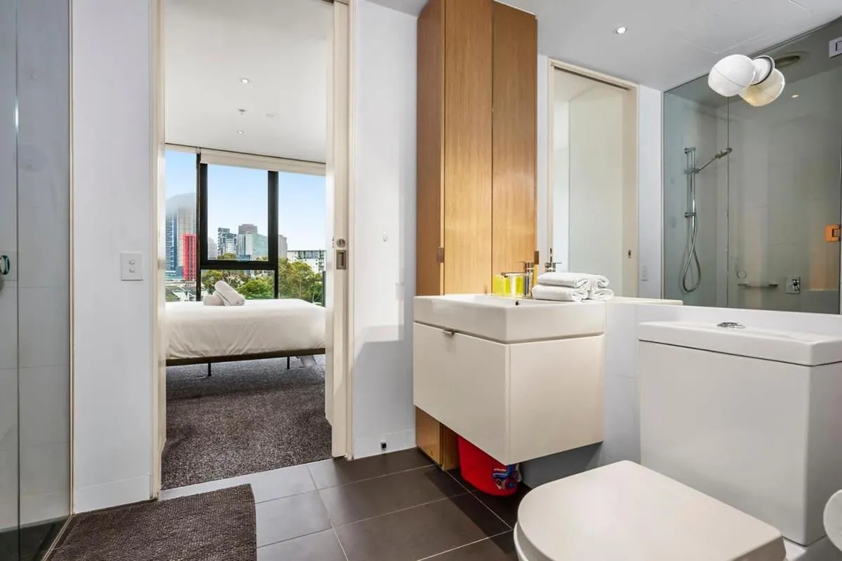 Stunning CBD Views + Free Parking — 3