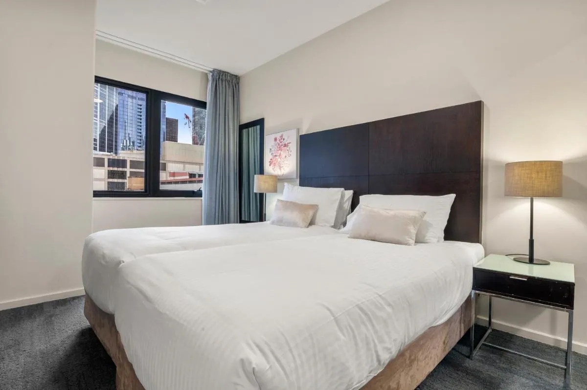 Stylish 1 Bedroom Apartment in Heart of Melbourne CBD — 3