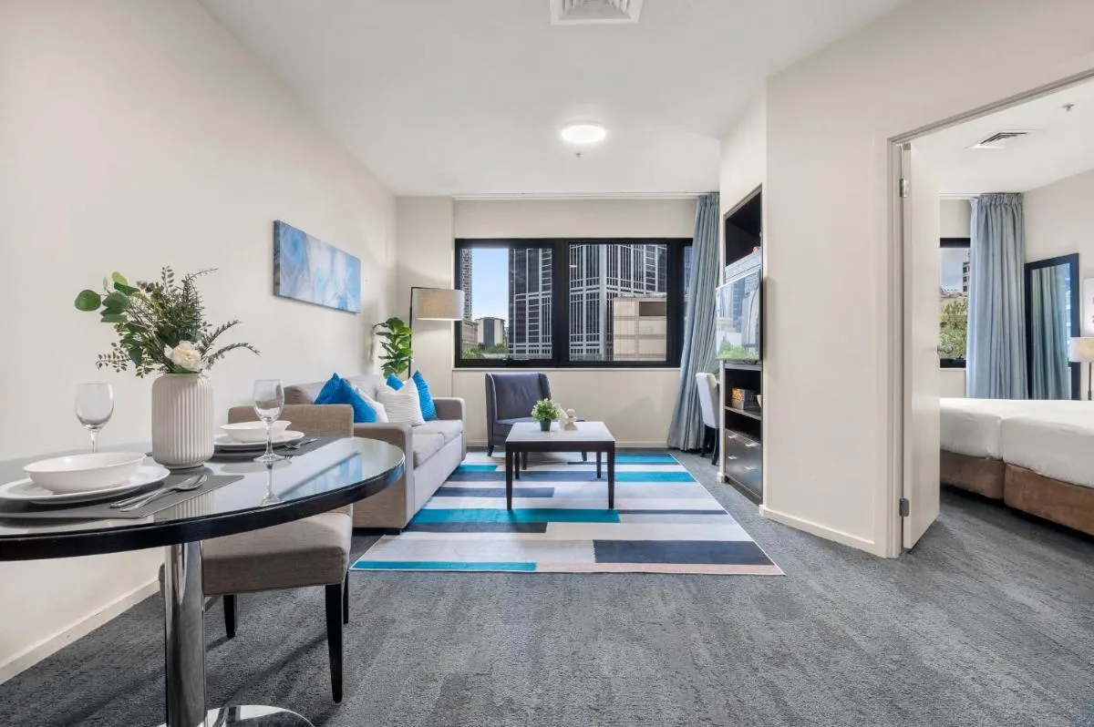 Stylish 1 Bedroom Apartment in Heart of Melbourne CBD — 2