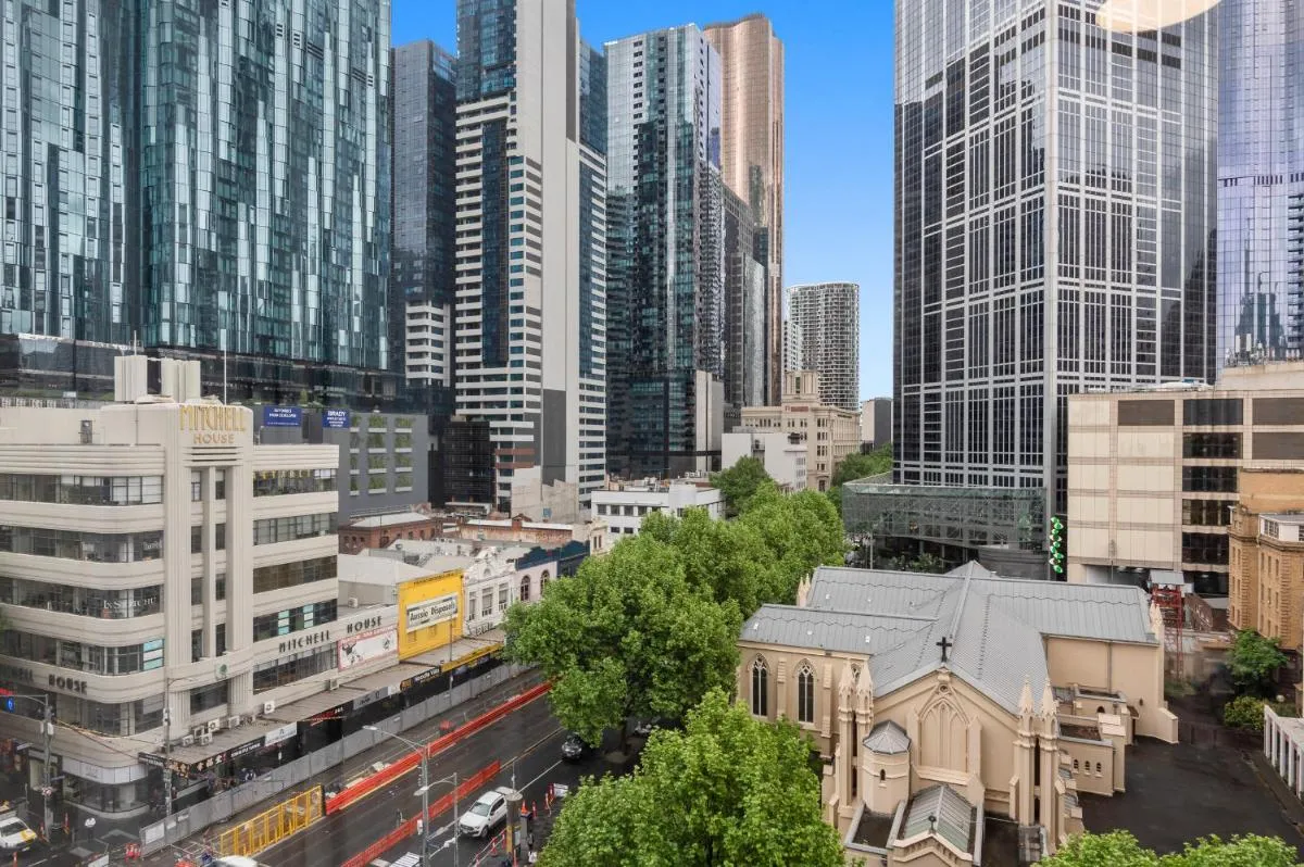 Stylish 1 Bedroom Apartment in Heart of Melbourne CBD — 5