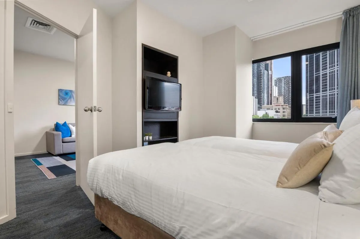 Stylish 1 Bedroom Apartment in Heart of Melbourne CBD — 4