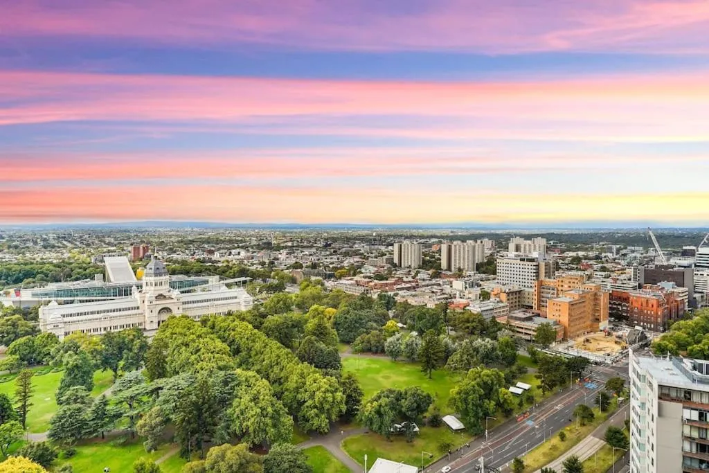Stylish 2B2B Carlton Garden at Doorstep CBD 3 beds