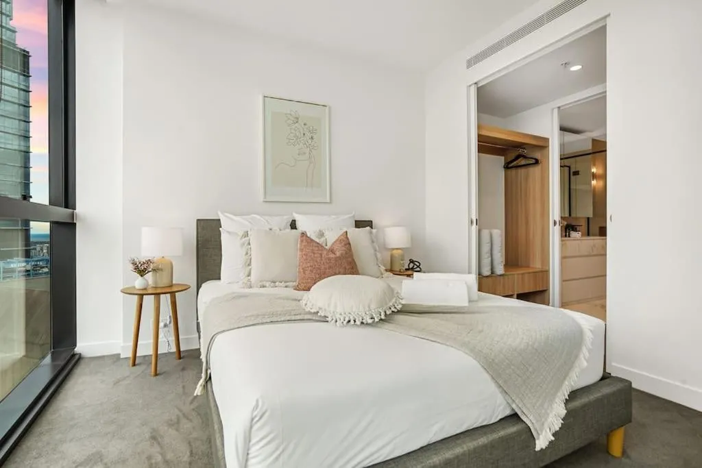 Stylish 2B2B Carlton Garden at Doorstep CBD 3 beds — 2