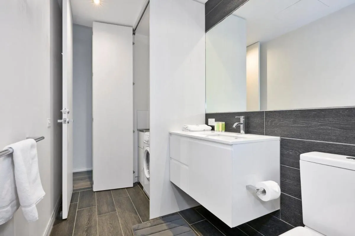 Stylish 2-Bed Apartment with Sea Views and Parking — 3