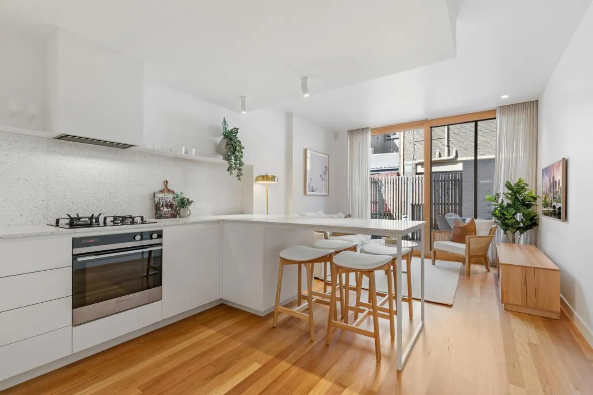 Stylish 2-bed Victorian Terrace in Carlton — 4